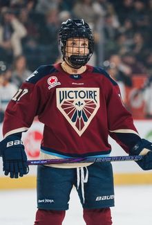 Dara Greig getting ready to line-up for a face-off in her Montreal Victoire gear.